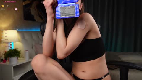 Snapshot of amelyxxx chatting on 01-31-25, 04:14 Amy online show from 01-31-25, 04:14