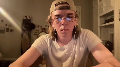 Snapshot of americanclown chatting on 04-28-26, 04:17 americanclown online show from 04-28-26, 04:17