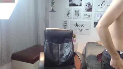 Snapshot of amethystshadow chatting on 11-21-25, 06:28 amethystshadow online show from 11-21-25, 06:28