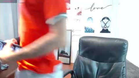 Snapshot of amethystshadow chatting on 12-19-25, 09:33 amethystshadow online show from 12-19-25, 09:33