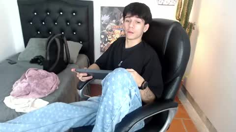 Snapshot of amethystshadow chatting on 05-23-26, 04:29 amethystshadow online show from 05-23-26, 04:29