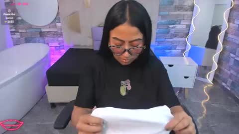 Snapshot of amhira_tay chatting on 07-07-26, 07:18 amhira_tay online show from 07-07-26, 07:18