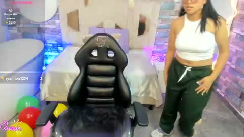 Snapshot of amhira_tay chatting on 07-15-26, 07:30 amhira_tay online show from 07-15-26, 07:30