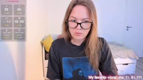 Snapshot of ami_amour_ chatting on 07-21-26, 10:17 Hi-hi I am Kate welcome to my sexy room online show from 07-21-26, 10:17