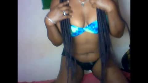 Snapshot of amielle_01 chatting on 04-10-26, 08:52 amielle_01 online show from 04-10-26, 08:52