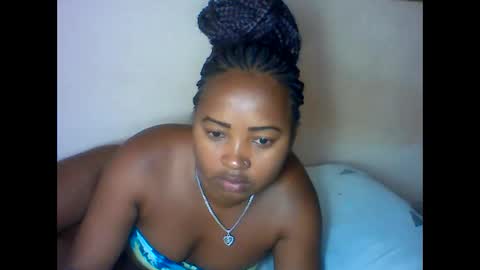 Snapshot of amielle_01 chatting on 04-11-26, 01:26 amielle_01 online show from 04-11-26, 01:26