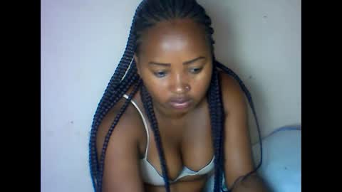 Snapshot of amielle_01 chatting on 04-12-26, 10:20 amielle_01 online show from 04-12-26, 10:20
