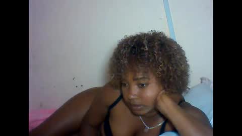Snapshot of amielle_01 chatting on 04-15-26, 03:52 amielle_01 online show from 04-15-26, 03:52