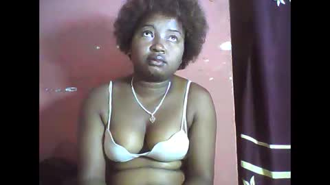 Snapshot of amielle_01 chatting on 04-25-26, 09:12 amielle_01 online show from 04-25-26, 09:12