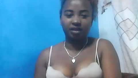 Snapshot of amielle_01 chatting on 05-05-26, 07:00 amielle_01 online show from 05-05-26, 07:00