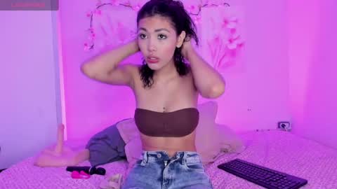 Snapshot of amiiclark chatting on 07-18-26, 07:06 AmiiClark online show from 07-18-26, 07:06