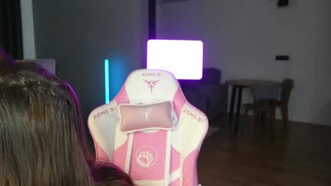 Snapshot of amilia4u chatting on 10-20-25, 08:15 A online show from 10-20-25, 08:15