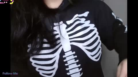 Snapshot of amilustxx chatting on 09-20-25, 07:04 amilust online show from 09-20-25, 07:04