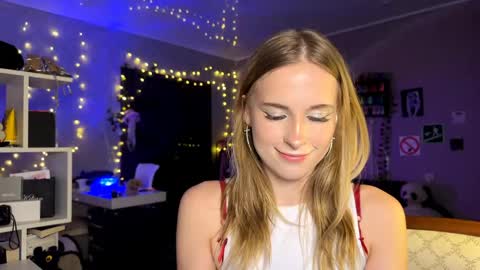 Amily online show from 04-18-26, 07:07