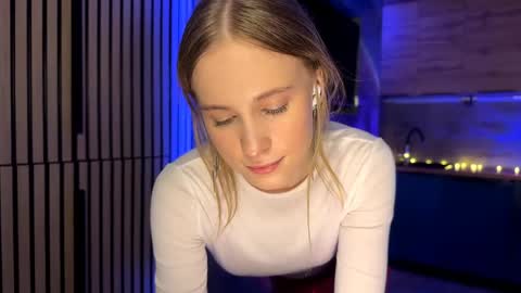 Snapshot of amily_sunray chatting on 05-15-26, 04:14 Amily online show from 05-15-26, 04:14