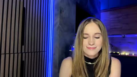 Snapshot of amily_sunray chatting on 05-16-26, 03:55 Amily online show from 05-16-26, 03:55