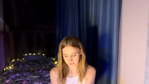 Snapshot of amily_sunray chatting on 05-23-26, 04:44 Amily online show from 05-23-26, 04:44