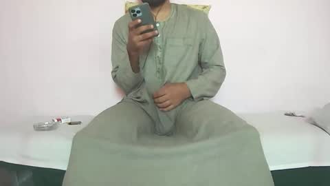 Snapshot of amir_elaraby chatting on 10-19-25, 08:26 Amir online show from 10-19-25, 08:26