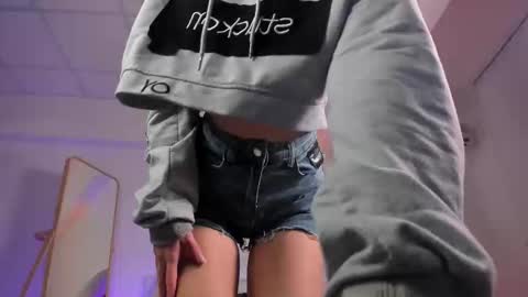 Snapshot of amira_blush chatting on 12-01-25, 04:01 AMIRA WOW online show from 12-01-25, 04:01