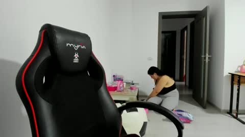 Snapshot of amiraisa chatting on 03-12-25, 05:57 Amiraisa online show from 03-12-25, 05:57