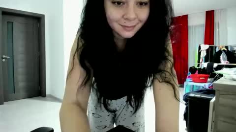 Snapshot of amiraisa chatting on 12-05-25, 04:10 Amiraisa online show from 12-05-25, 04:10
