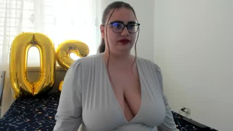 Snapshot of amiravyxen chatting on 04-28-26, 06:40 Amira Vyxen online show from 04-28-26, 06:40