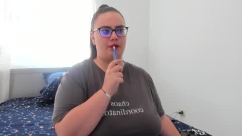 Snapshot of amiravyxen chatting on 05-04-26, 06:20 Amira Vyxen online show from 05-04-26, 06:20