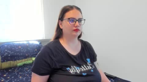 Snapshot of amiravyxen chatting on 05-25-26, 04:51 Amira Vyxen online show from 05-25-26, 04:51
