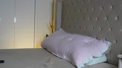 Snapshot of amj_b chatting on 02-06-26, 10:29 Amy online show from 02-06-26, 10:29