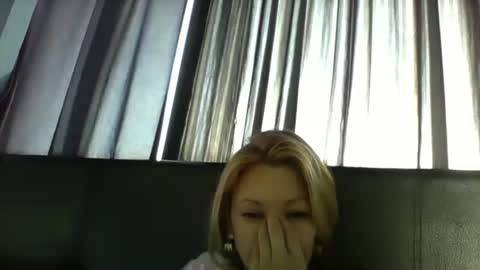 Snapshot of ammber3 chatting on 06-10-26, 11:31 Paula D online show from 06-10-26, 11:31