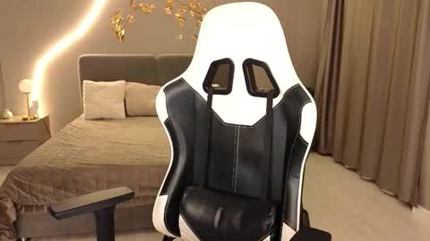 Snapshot of ammy_cumwme chatting on 12-15-25, 03:55 Ammy dont forget to thumbs up me online show from 12-15-25, 03:55