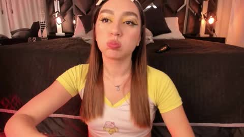 Snapshot of ammy_glow chatting on 10-14-25, 04:13 ammy_glow online show from 10-14-25, 04:13
