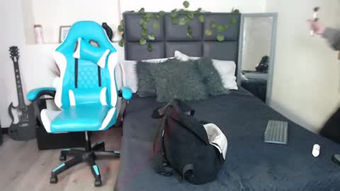 Amnesia online show from 09-26-25, 01:04