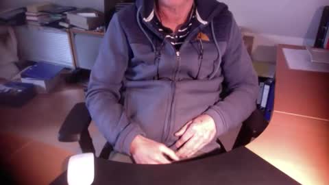 Amor2200 online show from 10-29-25, 08:49