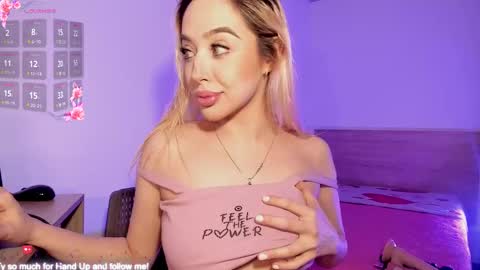 Snapshot of amorkiss chatting on 09-16-25, 03:40 Amorkiss online show from 09-16-25, 03:40