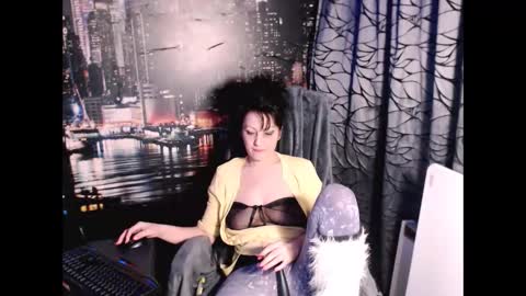 Snapshot of amour_sweet chatting on 01-13-26, 05:18 Sarah online show from 01-13-26, 05:18