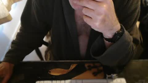 Snapshot of amslave4f chatting on 08-05-26, 07:11 amslave4f online show from 08-05-26, 07:11