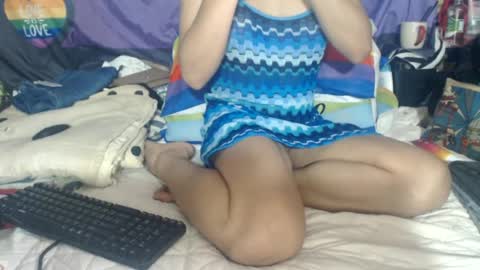 Snapshot of amuy_amuy chatting on 06-19-26, 02:38 Amuy online show from 06-19-26, 02:38