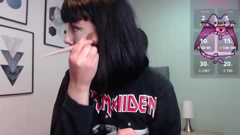 Amy 3 online show from 11-18-25, 03:56