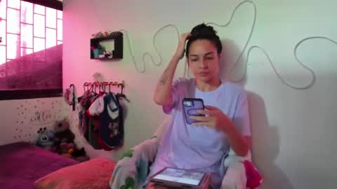 Snapshot of amy_and_eloise chatting on 10-03-25, 03:09 AmyEloise online show from 10-03-25, 03:09