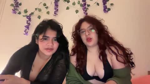 Snapshot of amy_and_mochi chatting on 06-09-26, 03:29 mochi and amy online show from 06-09-26, 03:29