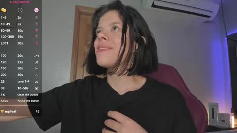 Snapshot of amy_bubble chatting on 03-11-25, 09:48 Bel online show from 03-11-25, 09:48