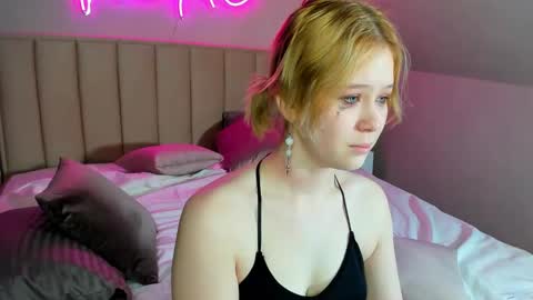 Snapshot of amy_kimberlly chatting on 01-20-25, 04:21 Amy online show from 01-20-25, 04:21