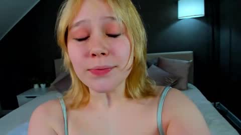 Snapshot of amy_kimberlly chatting on 02-27-25, 07:01 Amy online show from 02-27-25, 07:01