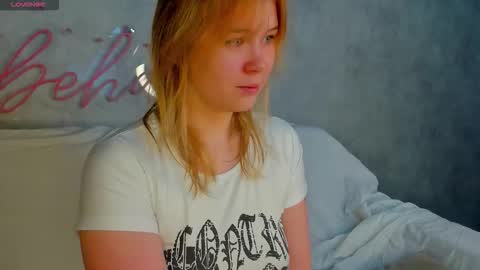 Snapshot of amy_kimberlly chatting on 09-18-25, 12:01 Amy online show from 09-18-25, 12:01