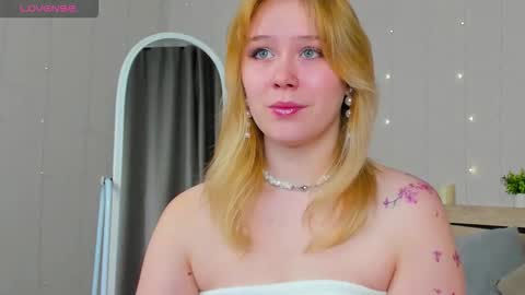 Snapshot of amy_kimberlly chatting on 09-29-25, 05:23 Amy online show from 09-29-25, 05:23