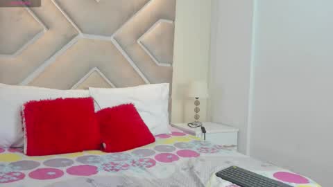 Snapshot of amy_lenns chatting on 03-10-26, 03:44 Amy online show from 03-10-26, 03:44