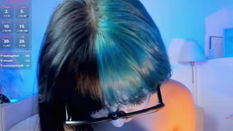 Snapshot of amy_lit chatting on 11-20-25, 09:14 Hello I am Allison Welcome to my room and let is have a good time together whith me online show from 11-20-25, 09:14