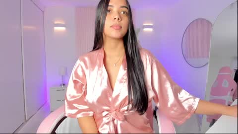 Snapshot of amy_medina_ chatting on 12-13-24, 06:05 Emily online show from 12-13-24, 06:05