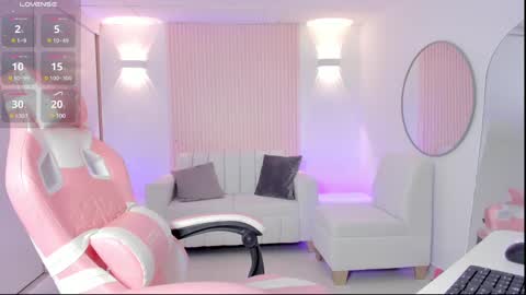 Snapshot of amy_medina_ chatting on 03-11-25, 01:01 Emily online show from 03-11-25, 01:01
